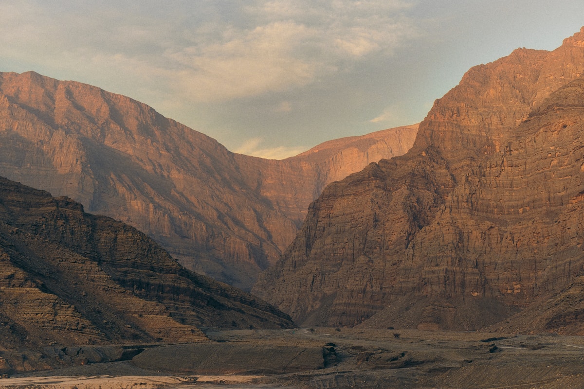Desert resort pool with Hajar Mountain backdrop in Ras Al Khaimah